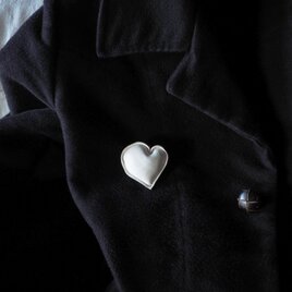 <即納>ハート形レザーブローチ3m/白maru/本革/カンガルー革/heart3m_wの画像