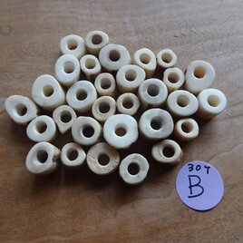 日本の鹿の角のビーズ5㎜穴30個セットBの画像