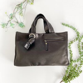 馬革＊マチ付A4トートバッグ★ブラック＊ソフト＊軽量＊A4収納可＊オプションにて名入れ・斜めがけの画像