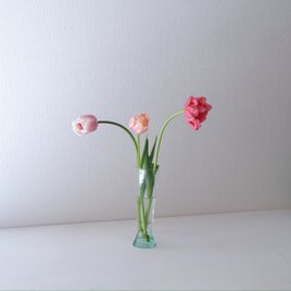 再生ガラスの一輪挿しの画像