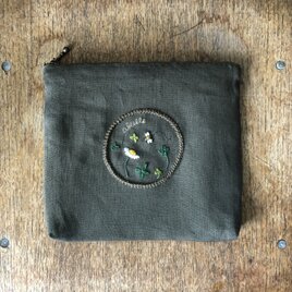 リネン生地…リボン刺繍ポーチの画像