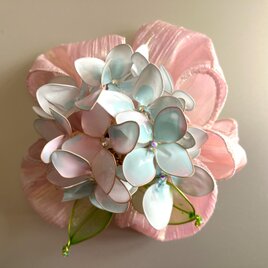 ミックスカラーの紫陽花（クリップ付きコサージュ）の画像