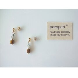 ブロンズのプチピアスの画像
