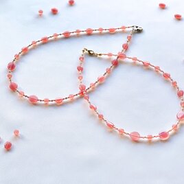 桜の花びらのビーズネックレス【選べる2色／2サイズ】の画像