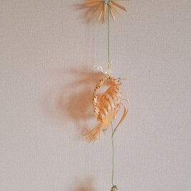 麦藁と樹皮細工のモビール　　さえずることり（アイボリーホワイトリボン）の画像