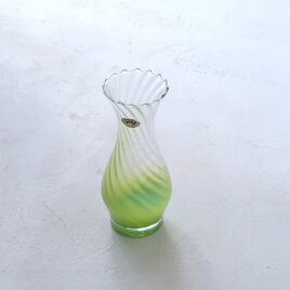 メロン色の花瓶の画像