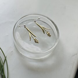 ムスカリ　耳飾り（ピアスorイヤリング）の画像
