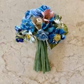 ブルーフラワーいっぱいのコサージュの画像