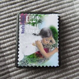 オランダ　切手ブローチ10432の画像