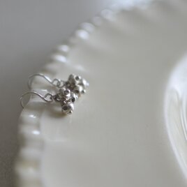 カレンシルバー　小さなつぶつぶピアス（silver925）orイヤリングの画像