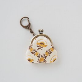 ■ヴィンテージファブリックのミニがま口キーホルダー /マスタードイエローの花柄■ chloe(vf-yfd)の画像
