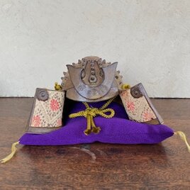 『端午の節句』陶器の兜の画像