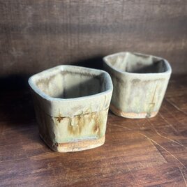 ぐい呑み　gokaku  灰釉　No.1線刻紋、No.2 ◾️線刻紋 (25111)の画像