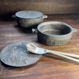 蓋付　オーバル深豆皿(グラタン豆皿)  黒釉&黒泥彩　「継」handle  (25170)の画像