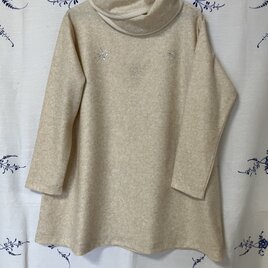 胸元にキラキラ付 クロスマフラーカラーチュニックの画像