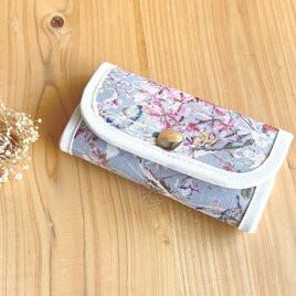 リバティ　３つ折りキーケース　バネホック　＜Wild Flowers＞(ワイルドフラワーズ)グレーの画像