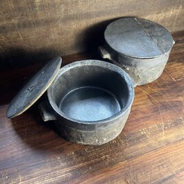 蓋付　丸　深豆皿(グラタン豆皿)  黒釉&黒泥彩  square handle    (25160)の画像