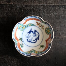 花形で可愛い◆見込みに龍。伊万里　染錦金彩花形大膾皿　松竹梅　蝶々　波　骨董/antiques 幕末〜明治期 【個体B】の画像