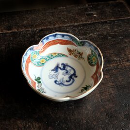 花形で可愛い◆見込みに龍。伊万里　染錦金彩花形大膾皿　松竹梅　蝶々　波　骨董/antiques 幕末〜明治期 【個体D】の画像