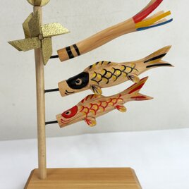 ひのき手彫りの鯉のぼりの画像