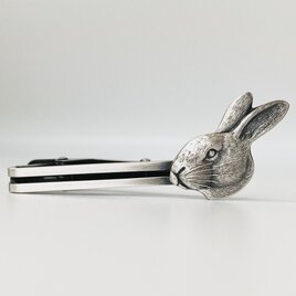 うさぎのネクタイピンの画像