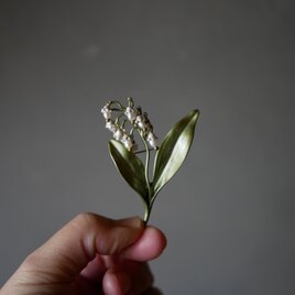 すずらん　ブローチ　鈴蘭　コスチュームジュエリー　ヴィンテージブローチ　ブロカントのある暮らしの画像