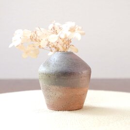 【薪窯焼成】白陶土と天目釉の一輪挿しの画像