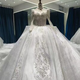 韓国風ドレス ウェディングドレス キラキラのハンドビーディング 華やかなトレーン 魅惑の花レース 結婚式の画像