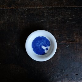白で素敵◆獅子と芍薬。平戸焼　白磁陽刻染付小皿　骨董・antiques 古民家　古道具　明治〜大正期の画像