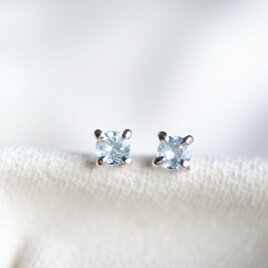 3月誕生石ピアス aquamarineの画像
