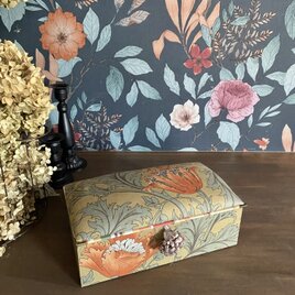 William Morris「アネモネ」×ストライプのふっくら布箱｜お財布ベッド／マルチケース（1点物）の画像