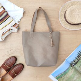 <A4がすっぽり入る>一枚革のBASICトートバッグ（メンズ/レディース/シンプル/大容量/肩掛け/軽い）グレージュの画像