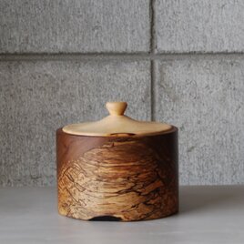 ウォールナット×トチの蓋つき小物入れの画像