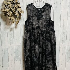 ☆大島紬の反物から　墨黒にグレーの花柄　2wayワンピース　着物リメイク♪