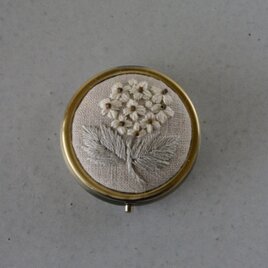 刺繍　アナベル　ピルケース　エクリュの画像