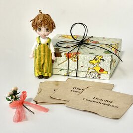 究極のミニメッセージカード〈和紙のミニチュアドール＆バラのミニ花束セット〉の画像