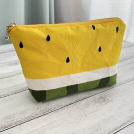 黄色スイカのポーチ(中もタネあり)