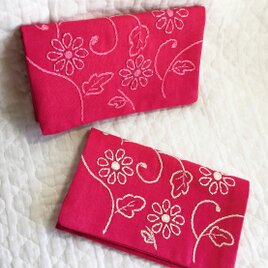 花刺繍の通帳ケース・チェリーピンクの画像