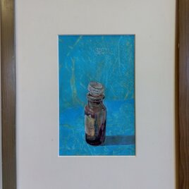 茶色の小瓶の画像