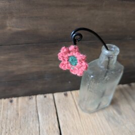 ニットの小花のガーデンピックの画像