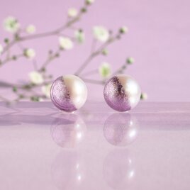 《2025新色》藤パープル＆ホワイト　パープル箔と淡水パールのツートンカラーピアス　スタッドピアス　アレルギーフリーの画像