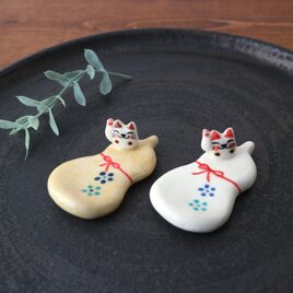 招き猫 on 瓢箪　お箸置きの画像