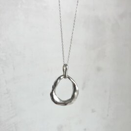 一点もの。溶かした　silver950 サークルモチーフ　ネックレス　ご褒美に。シルバー　シンプルネックレスの画像