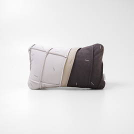 cushion / mado / beigeの画像