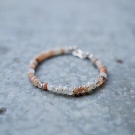 -pink Moonstone- braceletの画像