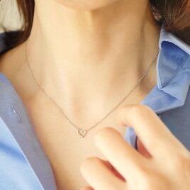 ハートとジルコニアが輝く 槌目仕上げの華奢なネックレス／サージカルステンレス　シルバーの画像