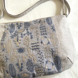 ラウンドショルダーバッグ＊刺繍ショルダーバッグの画像