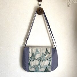 ラウンドショルダーバッグ＊刺繍ショルダーバッグの画像
