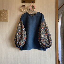 ブルーリネン×ウィリアムモリスのバルーン袖プルオーバーの画像