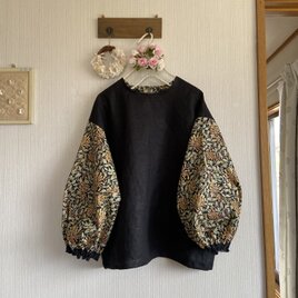 ブラックリネン×ウィリアムモリスのバルーン袖プルオーバーのの画像